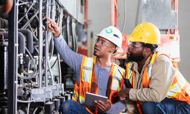 Best Local Electrician Companies  in Earlham, IA