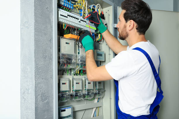 Best Local Electrician Companies  in Earlham, IA